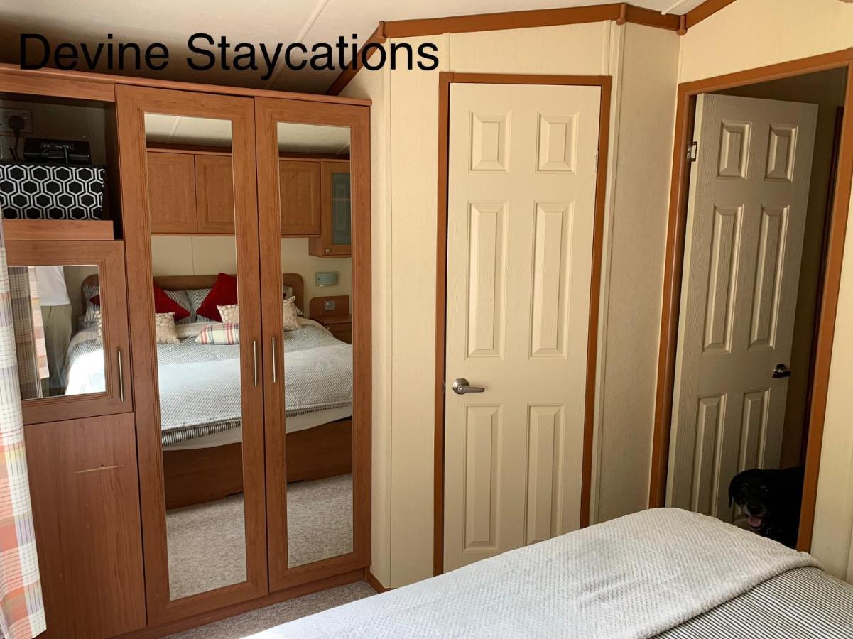 Devine Staycations At 38 Riverside Chalet