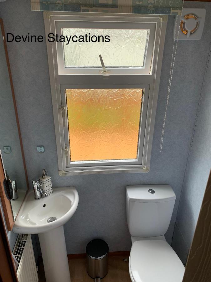 Devine Staycations At 38 Riverside *